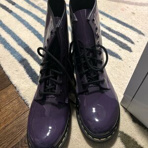 UNUSED: Dr. Marten’s 1460 Women’s Patent Leather Lace Up Boots in Purple